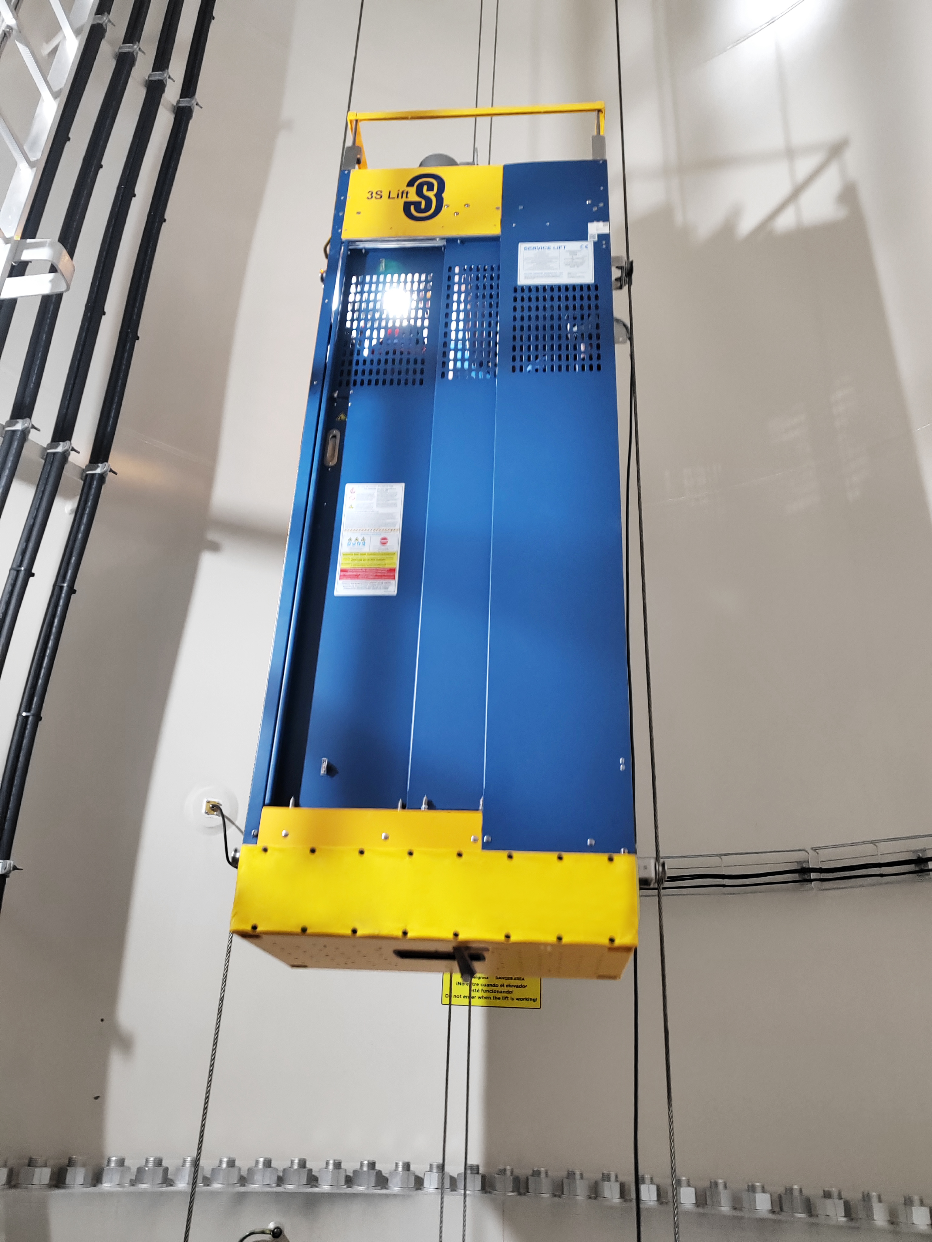 Wire Rope-Guided Service Lift - 3S Industry